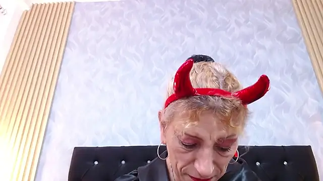 xandrinakarzon online show from 10/31/25, 01:56