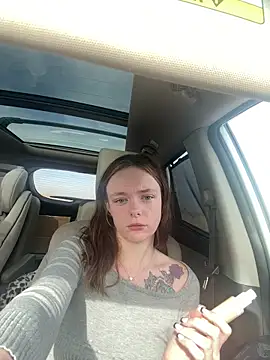 Snapshot of superlonelygirl04 chatting on 12/19/25, 07:21 superlonelygirl04 online show from 12/19/25, 07:21