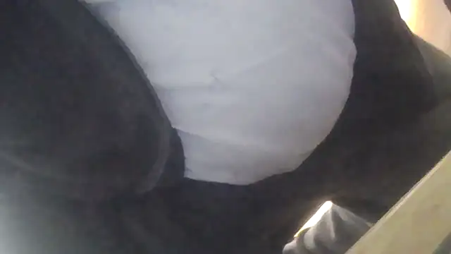 Snapshot of latexsub75 chatting on 11/11/25, 02:22 latexsub75 online show from 11/11/25, 02:22