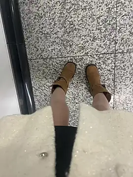 xiaoyuan01 online show from 11/08/25, 01:28