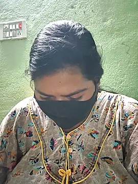 Snapshot of Liyaa_24 chatting on 02/05/26, 12:15 Liyaa 24 online show from 02/05/26, 12:15