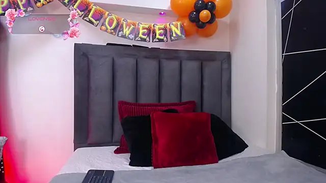 Snapshot of EmmaJhomson chatting on 10/06/25, 08:06 EmmaJhomson online show from 10/06/25, 08:06