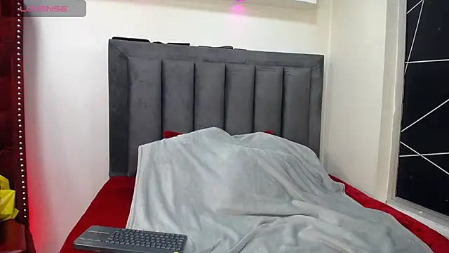 Snapshot of EmmaJhomson chatting on 11/21/25, 08:07 EmmaJhomson online show from 11/21/25, 08:07