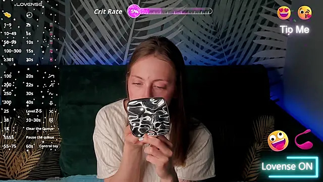 Snapshot of ChristyCrayme chatting on 05/01/26, 10:14 ChristyCrayme online show from 05/01/26, 10:14
