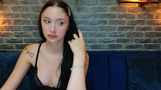 Snapshot of Ivanna__Rose chatting on 09/24/25, 05:11 Ivanna Rose online show from 09/24/25, 05:11