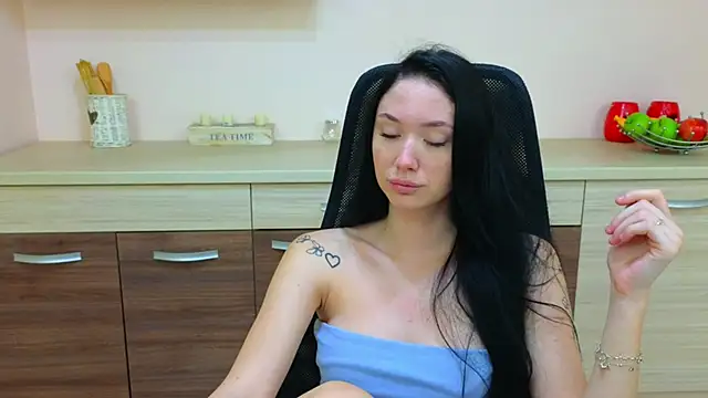 Snapshot of Ivanna__Rose chatting on 10/28/25, 05:22 Ivanna Rose online show from 10/28/25, 05:22