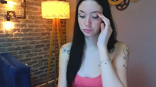 Snapshot of Ivanna__Rose chatting on 11/11/25, 04:01 Ivanna Rose online show from 11/11/25, 04:01