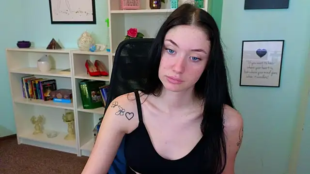 Snapshot of Ivanna__Rose chatting on 11/17/25, 05:24 Ivanna Rose online show from 11/17/25, 05:24