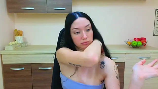 Snapshot of Ivanna__Rose chatting on 12/04/25, 05:28 Ivanna Rose online show from 12/04/25, 05:28