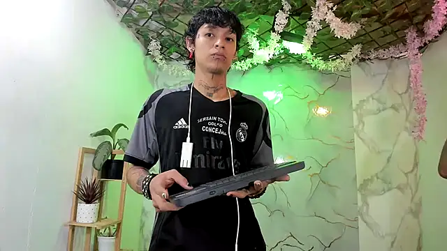 Bastian boyshot77 online show from 04/14/26, 07:09