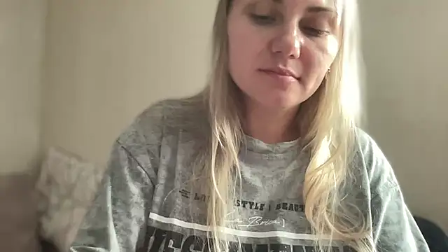 MonicaSweett online show from 10/07/25, 09:17