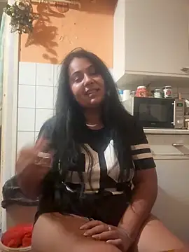 Snapshot of Melissa10 chatting on 10/13/25, 10:10 Melissa10 online show from 10/13/25, 10:10