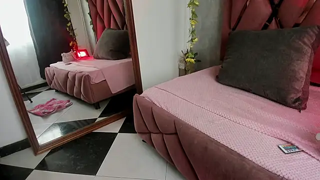 viollettaa  online show from 02/06/26, 07:06