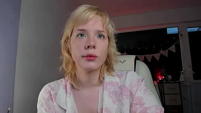 Snapshot of _CuteAsFuck_ chatting on 11/23/25, 11:21 CuteAsFuck online show from 11/23/25, 11:21