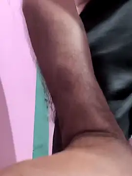 Snapshot of Riyansh_mehta chatting on 12/17/25, 05:41 Riyansh mehta online show from 12/17/25, 05:41