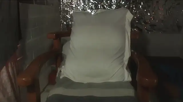 Snapshot of rose-crystal chatting on 10/11/25, 09:57 rose-crystal online show from 10/11/25, 09:57