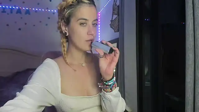 Snapshot of aalokitaa chatting on 11/13/25, 05:28 aalokitaa online show from 11/13/25, 05:28