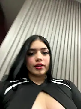 Snapshot of Hailey-Fox chatting on 12/21/25, 09:00 Hailey-Fox online show from 12/21/25, 09:00