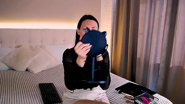 MonikaBelachi online show from 10/06/25, 04:54