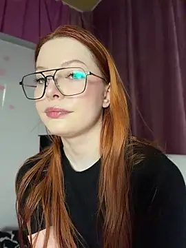 Snapshot of Dari_Toy_ chatting on 06/18/26, 01:26 Dari Toy online show from 06/18/26, 01:26
