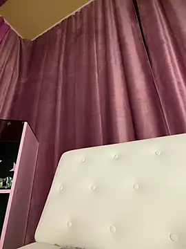 Snapshot of Dari_Toy_ chatting on 06/23/26, 01:20 Dari Toy online show from 06/23/26, 01:20