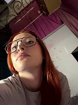 Snapshot of Dari_Toy_ chatting on 07/06/26, 03:36 Dari Toy online show from 07/06/26, 03:36