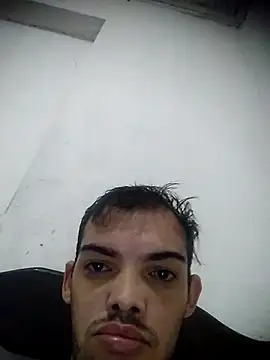 GuilhermeYuree online show from 10/19/25, 07:20