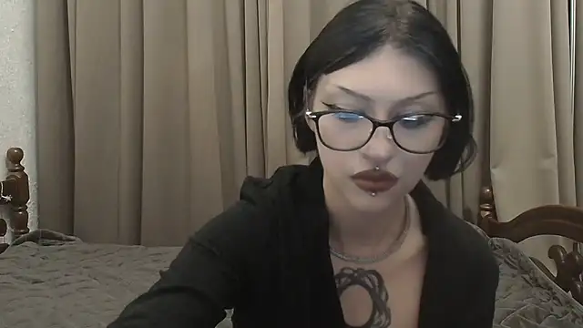 Snapshot of Susie_su chatting on 05/15/26, 04:03 Susie su online show from 05/15/26, 04:03