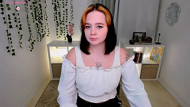 Snapshot of lunaalli chatting on 09/13/25, 03:12 lunaalli online show from 09/13/25, 03:12