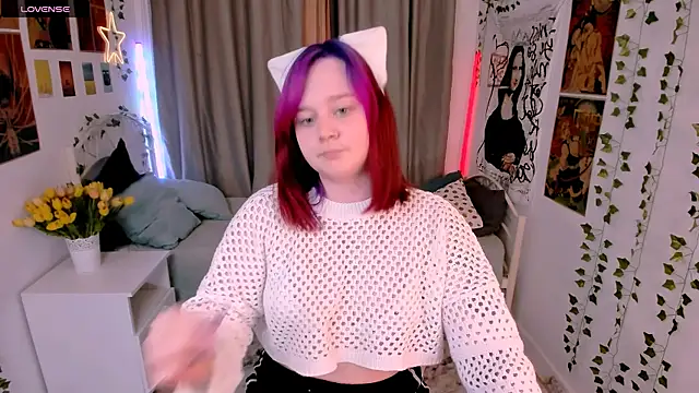 Snapshot of lunaalli chatting on 11/23/25, 02:06 lunaalli online show from 11/23/25, 02:06