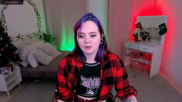 Snapshot of lunaalli chatting on 12/16/25, 09:20 lunaalli online show from 12/16/25, 09:20