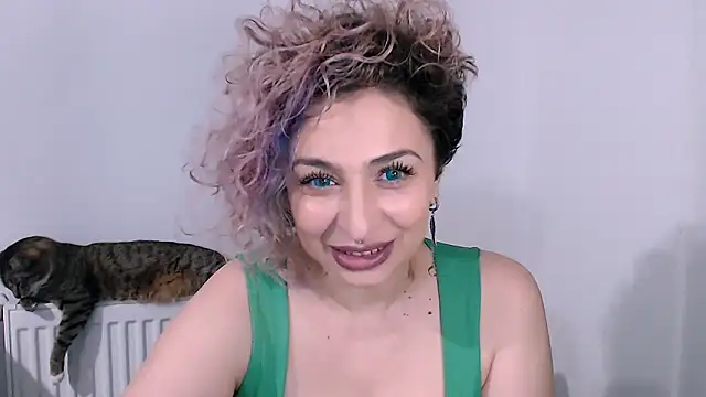 Snapshot of AAARUNY chatting on 02/18/26, 03:41 AAARUNY online show from 02/18/26, 03:41