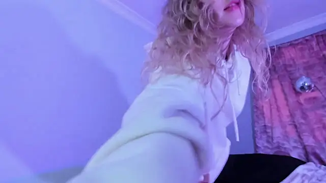 Snapshot of Pamela_Squirtt chatting on 11/05/25, 12:16 Pamela Squirtt online show from 11/05/25, 12:16