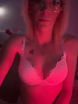 Snapshot of geilemine chatting on 09/30/25, 11:43 geilemine online show from 09/30/25, 11:43