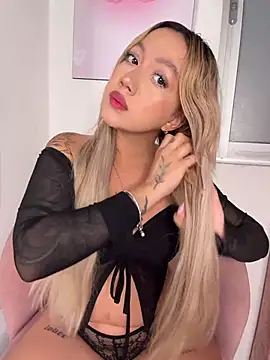 Snapshot of Becca_Johnson_u chatting on 02/24/26, 02:20 Becca Johnson u online show from 02/24/26, 02:20