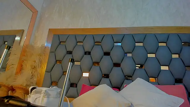 juliette pretty  online show from 09/20/25, 08:21