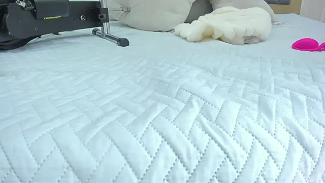 juliette pretty  online show from 11/22/25, 07:13