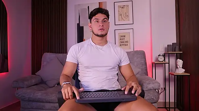 Snapshot of DaviesBrown chatting on 09/11/25, 09:48 DaviesBrown online show from 09/11/25, 09:48