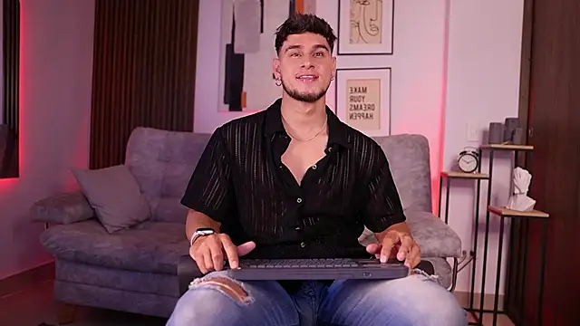 Snapshot of DaviesBrown chatting on 09/20/25, 09:38 DaviesBrown online show from 09/20/25, 09:38