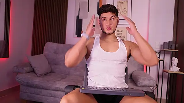 Snapshot of DaviesBrown chatting on 09/24/25, 08:23 DaviesBrown online show from 09/24/25, 08:23