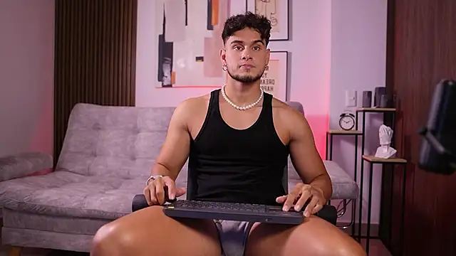 Snapshot of DaviesBrown chatting on 10/24/25, 08:16 DaviesBrown online show from 10/24/25, 08:16