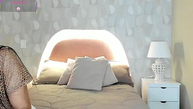 isabella milf  online show from 10/13/25, 07:03