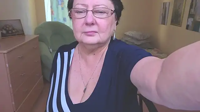 Snapshot of Margo_Moll chatting on 12/15/25, 08:40 Margo Moll online show from 12/15/25, 08:40