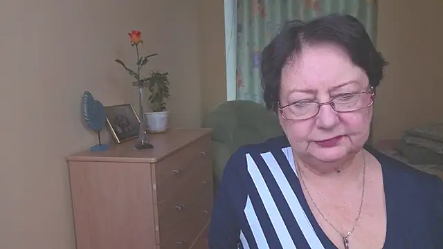 Margo Moll online show from 12/21/25, 08:43