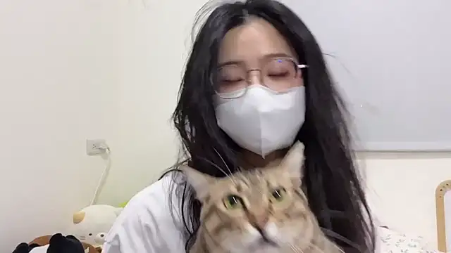 LHeart online show from 09/23/25, 04:32