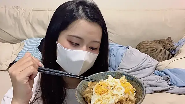 LHeart online show from 10/13/25, 12:38