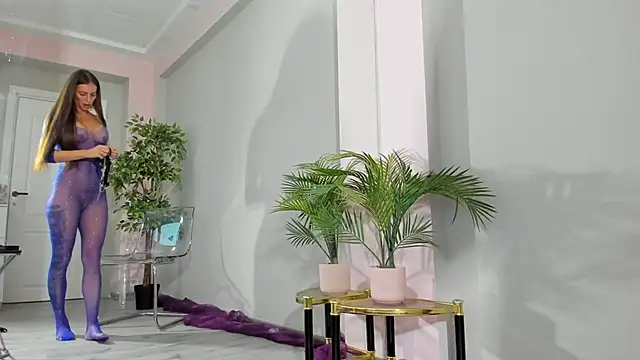 Snapshot of MayaHellen chatting on 12/19/25, 05:47 MayaHellen online show from 12/19/25, 05:47