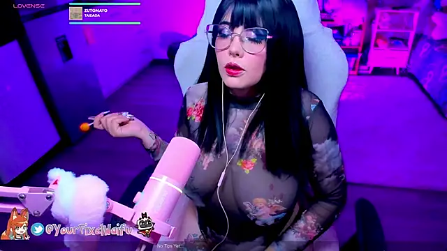 Snapshot of AlyssaRomanova chatting on 11/08/25, 03:18 AlyssaRomanova online show from 11/08/25, 03:18