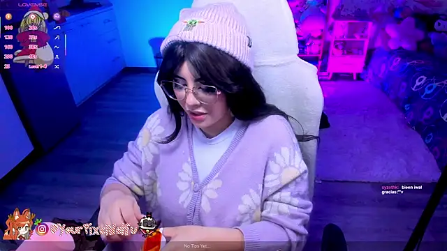 Snapshot of AlyssaRomanova chatting on 12/18/25, 02:28 AlyssaRomanova online show from 12/18/25, 02:28