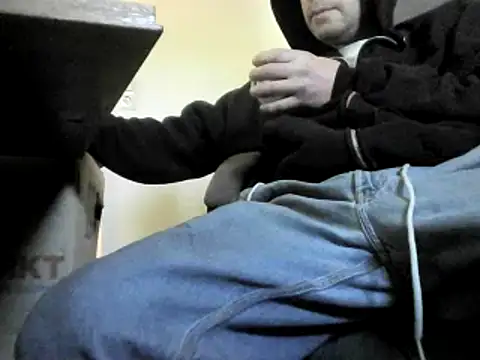 Snapshot of skateboy78 chatting on 03/03/25, 12:16 skateboy78 online show from 03/03/25, 12:16